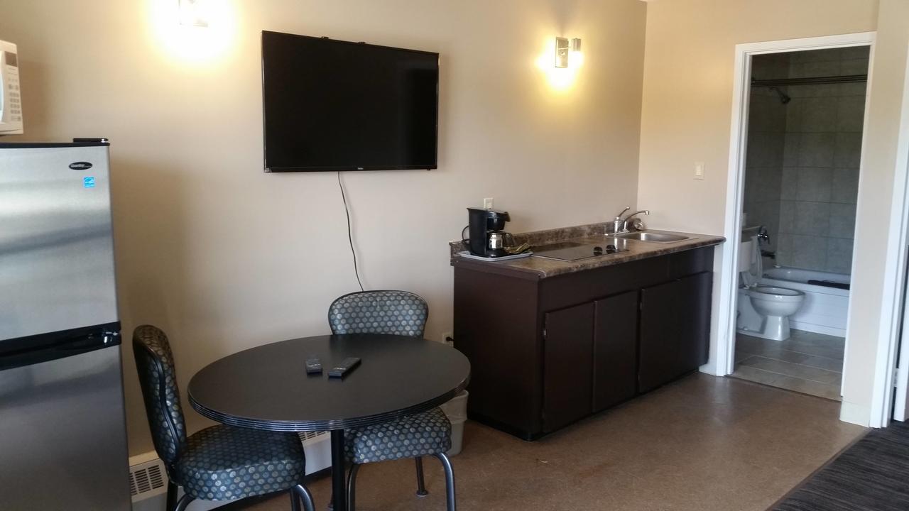 Fox Creek Alaskan Motel מראה חיצוני תמונה